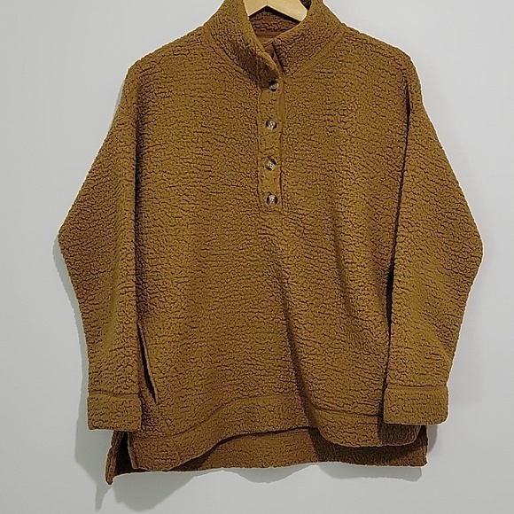 AERIE WOMEN'S SHERPA QUATER BUTTON UP OVERSIZED SWEATER - Picture 6 of 10